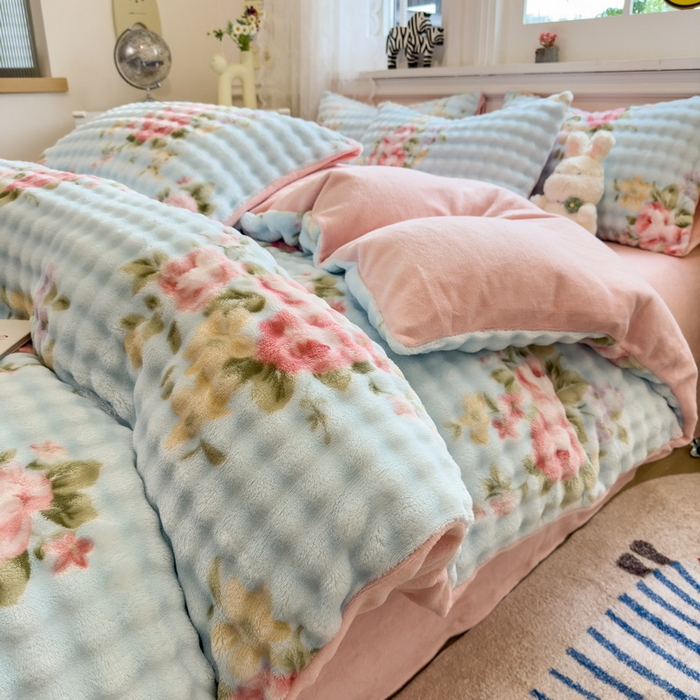 91家纺网 家纺一手货源 找家纺 居易简 2025秋冬新款牛奶绒泡泡绒印花卡通花卉兔毛单被套三件套四件套 蔷薇花