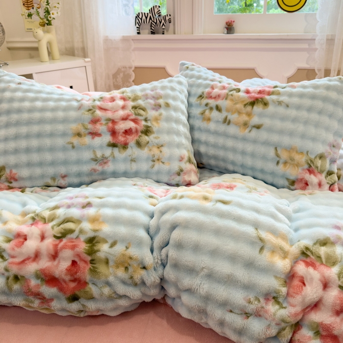91家纺网 家纺一手货源 找家纺 居易简 2025秋冬新款牛奶绒泡泡绒印花卡通花卉兔毛单被套三件套四件套 蔷薇花