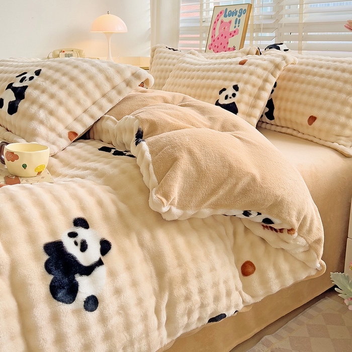 91家纺网 家纺一手货源 找家纺 居易简 2025秋冬新款牛奶绒泡泡绒印花卡通花卉兔毛单被套三件套四件套 熊猫点点-咖