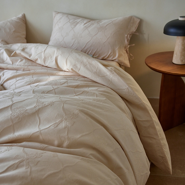 91家纺网 家纺一手货源 找家纺 简纯主义 2025新款浮雕提花全棉磨毛四件套 花予白