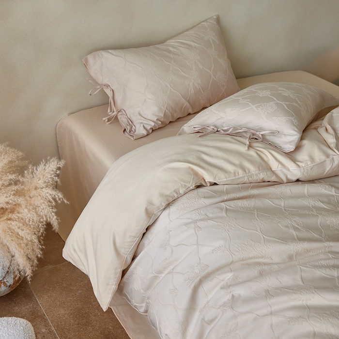 91家纺网 家纺一手货源 找家纺 简纯主义 2025新款浮雕提花全棉磨毛四件套 花予白