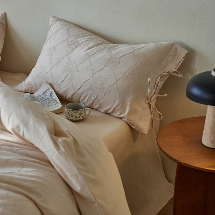 91家纺网 家纺一手货源 找家纺 简纯主义 2025新款浮雕提花全棉磨毛四件套 花予白