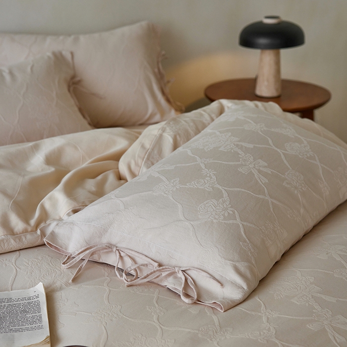 91家纺网 家纺一手货源 找家纺 简纯主义 2025新款浮雕提花全棉磨毛四件套 花予白