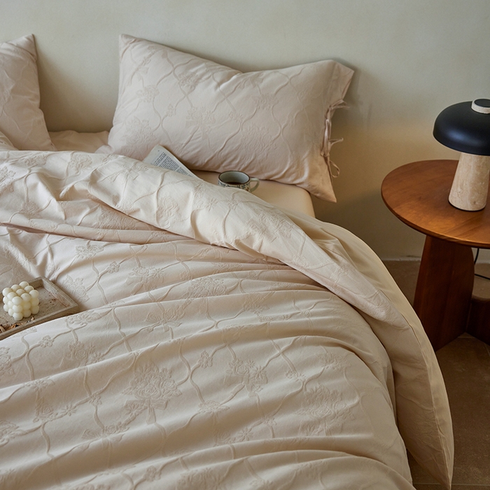 91家纺网 家纺一手货源 找家纺 简纯主义 2025新款浮雕提花全棉磨毛四件套 花予白