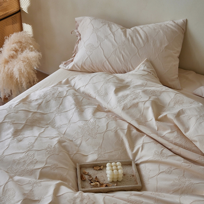 91家纺网 家纺一手货源 找家纺 简纯主义 2025新款浮雕提花全棉磨毛四件套 花予白