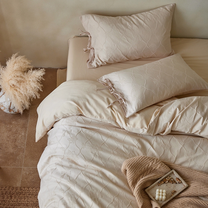 91家纺网 家纺一手货源 找家纺 简纯主义 2025新款浮雕提花全棉磨毛四件套 花予白