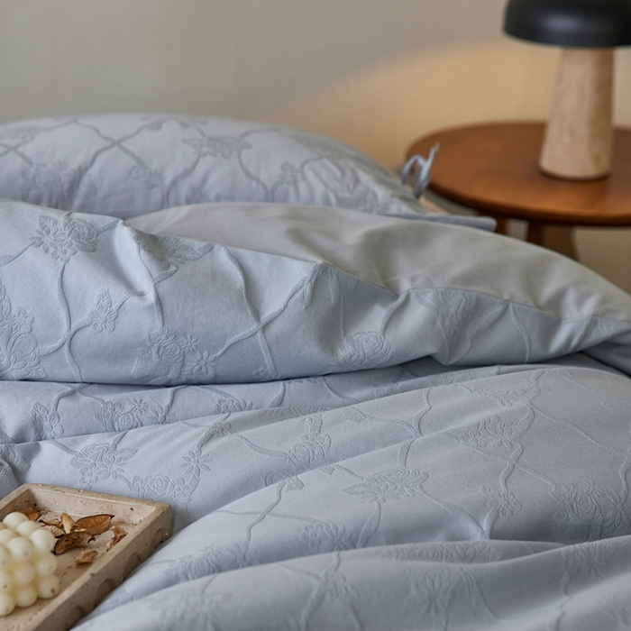 91家纺网 家纺一手货源 找家纺 简纯主义 2025新款浮雕提花全棉磨毛四件套 花予蓝