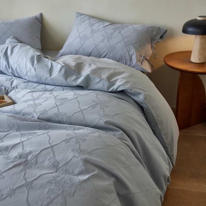 91家纺网 家纺一手货源 找家纺 简纯主义 2025新款浮雕提花全棉磨毛四件套 花予蓝