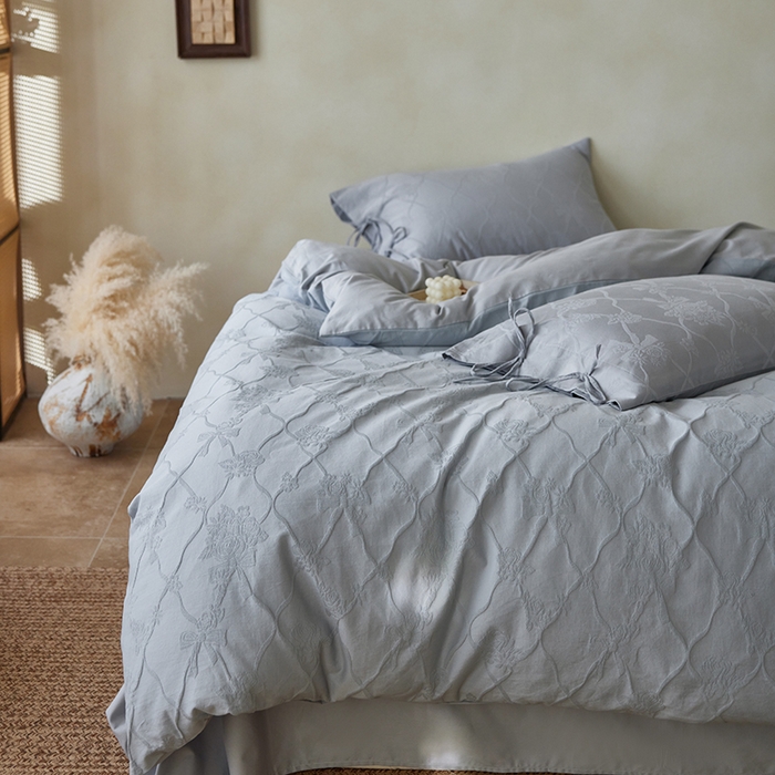 91家纺网 家纺一手货源 找家纺 简纯主义 2025新款浮雕提花全棉磨毛四件套 花予蓝