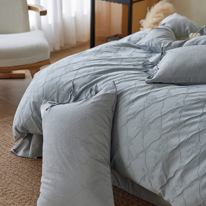 91家纺网 家纺一手货源 找家纺 简纯主义 2025新款浮雕提花全棉磨毛四件套 花予蓝