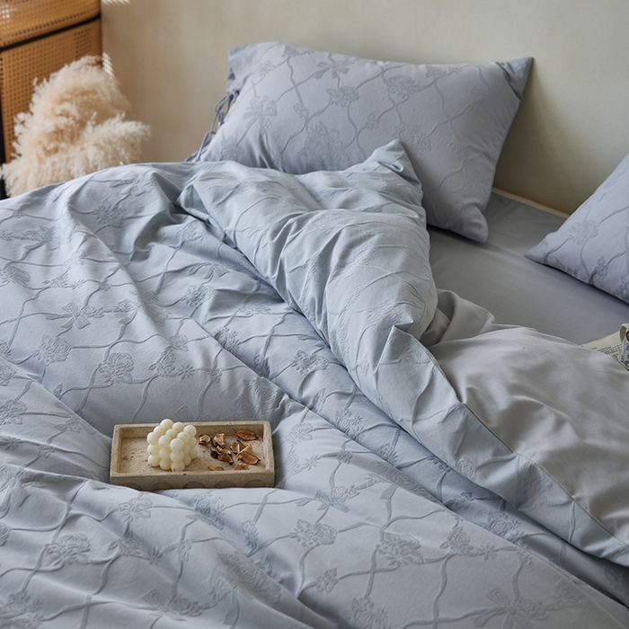 91家纺网 家纺一手货源 找家纺 简纯主义 2025新款浮雕提花全棉磨毛四件套 花予蓝