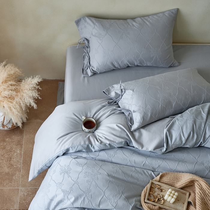 91家纺网 家纺一手货源 找家纺 简纯主义 2025新款浮雕提花全棉磨毛四件套 花予蓝