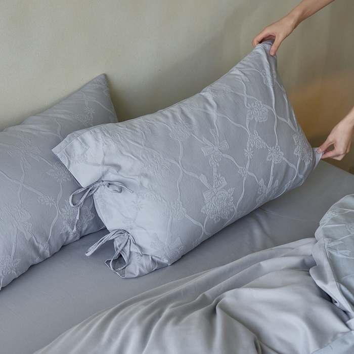 91家纺网 家纺一手货源 找家纺 简纯主义 2025新款浮雕提花全棉磨毛四件套 花予蓝