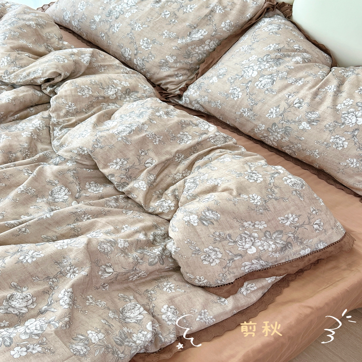 91家纺网 家纺一手货源 找家纺 （总）荣轩2025新款全棉双层纱镂空花边工艺款四件套（铺床版）