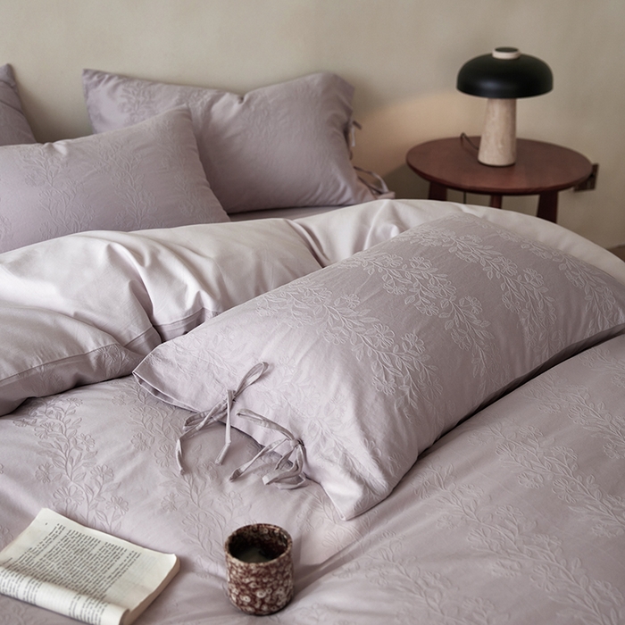 91家纺网 家纺一手货源 找家纺 简纯主义 2025新款浮雕提花全棉磨毛四件套 漫漫紫