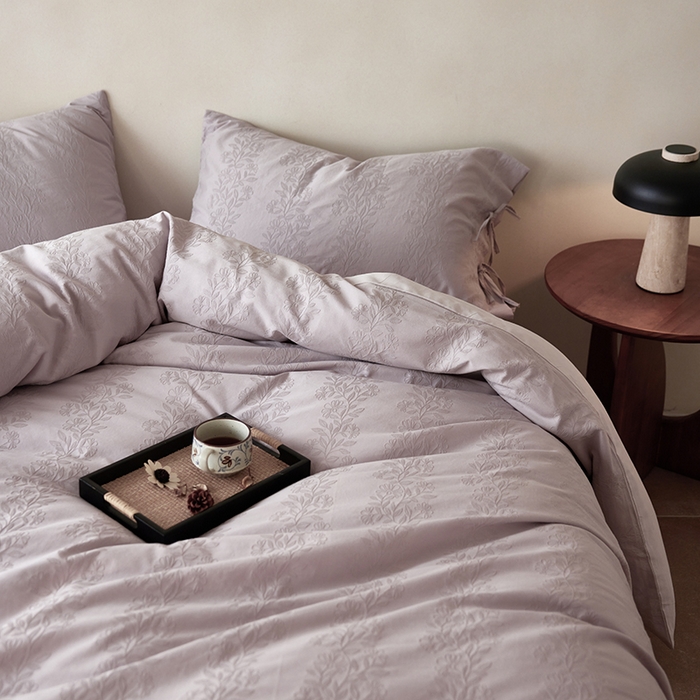 91家纺网 家纺一手货源 找家纺 简纯主义 2025新款浮雕提花全棉磨毛四件套 漫漫紫