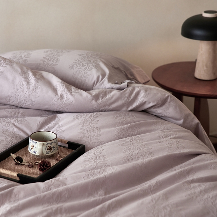 91家纺网 家纺一手货源 找家纺 简纯主义 2025新款浮雕提花全棉磨毛四件套 漫漫紫