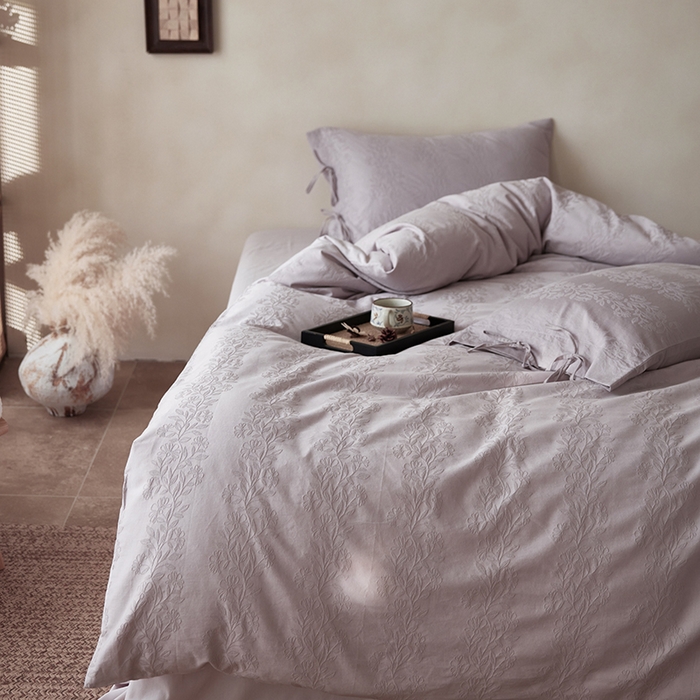 91家纺网 家纺一手货源 找家纺 简纯主义 2025新款浮雕提花全棉磨毛四件套 漫漫紫
