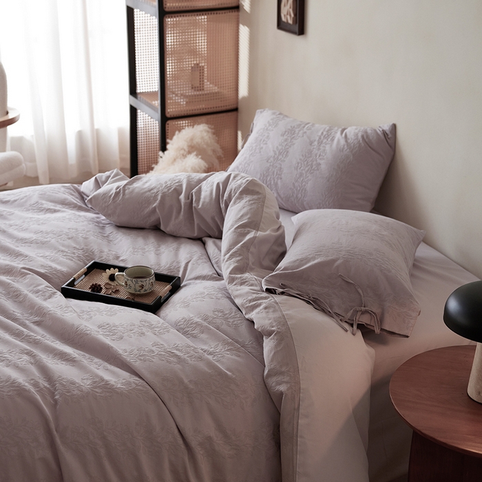 91家纺网 家纺一手货源 找家纺 简纯主义 2025新款浮雕提花全棉磨毛四件套 漫漫紫