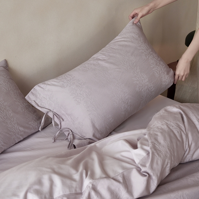 91家纺网 家纺一手货源 找家纺 简纯主义 2025新款浮雕提花全棉磨毛四件套 漫漫紫