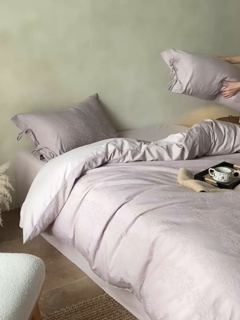 91家纺网 家纺一手货源 找家纺 简纯主义 2025新款浮雕提花全棉磨毛四件套 漫漫紫