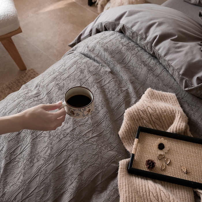 91家纺网 家纺一手货源 找家纺 简纯主义 2025新款浮雕提花全棉磨毛四件套 竹墨咖