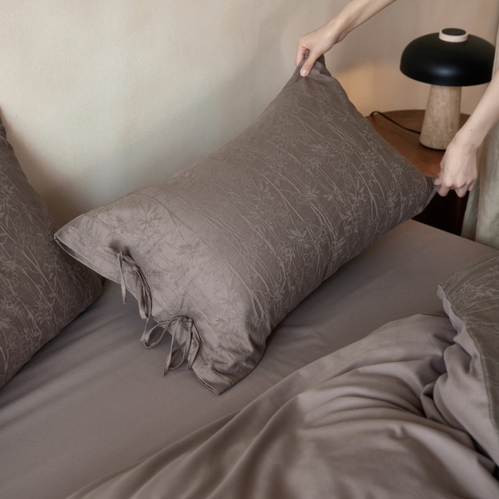 91家纺网 家纺一手货源 找家纺 简纯主义 2025新款浮雕提花全棉磨毛四件套 竹墨咖