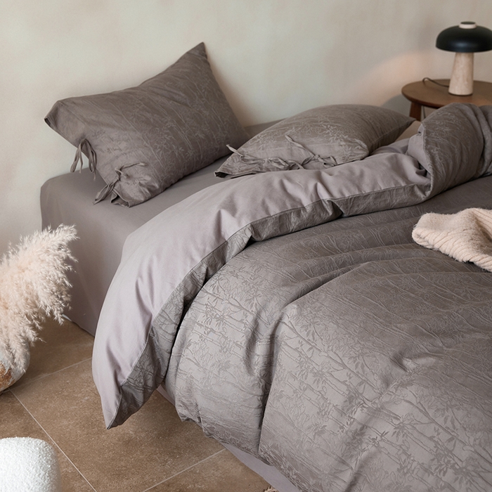 91家纺网 家纺一手货源 找家纺 简纯主义 2025新款浮雕提花全棉磨毛四件套 竹墨咖