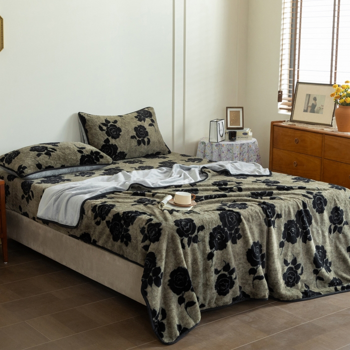 91家纺网 家纺一手货源 找家纺 库里梦家纺 2025直播网红爆款加厚兔兔绒床笠单件床笠单品床笠枕套三件套跨境床笠 黑玫瑰-灰