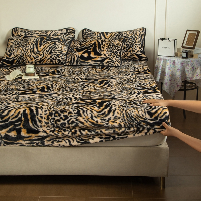 91家纺网 家纺一手货源 找家纺 库里梦家纺 2025直播网红爆款加厚兔兔绒床笠单件床笠单品床笠枕套三件套跨境床笠 豹点纹