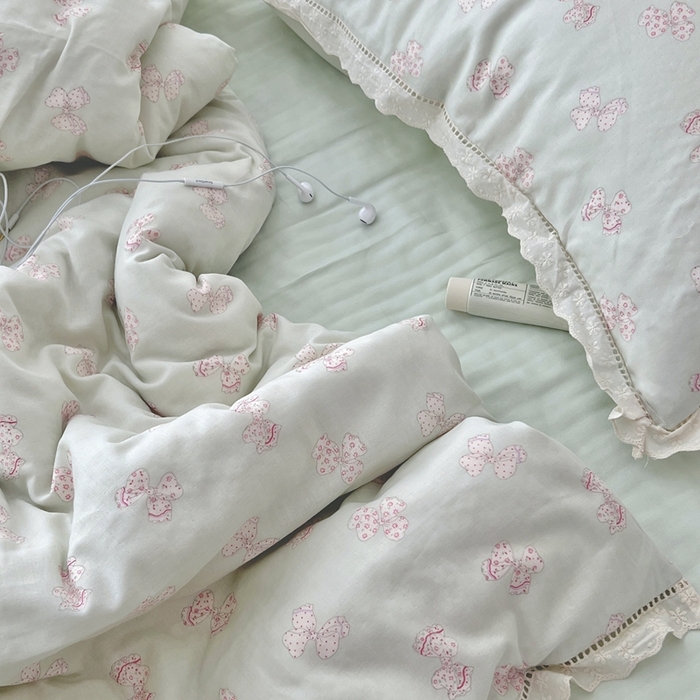 91家纺网 家纺一手货源 找家纺 荣轩2025新款全棉双层纱镂空花边工艺款四件套（铺床版）初见芭蕾