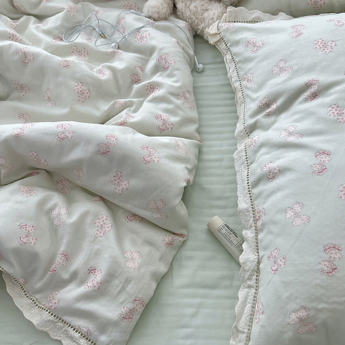 91家纺网 家纺一手货源 找家纺 荣轩2025新款全棉双层纱镂空花边工艺款四件套（铺床版）初见芭蕾