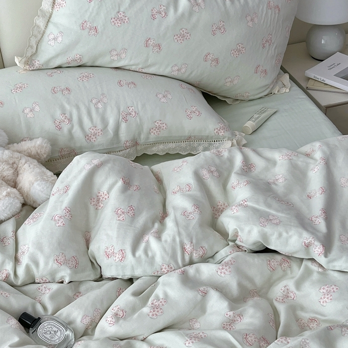 91家纺网 家纺一手货源 找家纺 荣轩2025新款全棉双层纱镂空花边工艺款四件套（铺床版）初见芭蕾