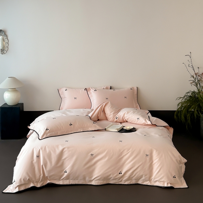 91家纺网 家纺一手货源 找家纺 （总）时亿家居 2025新款亲肤舒适黑樱梦境磨毛款四件套