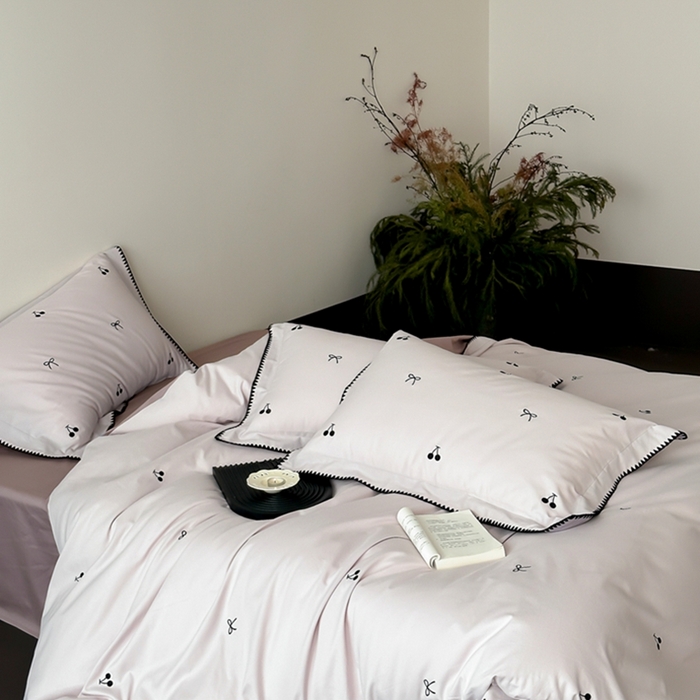 91家纺网 家纺一手货源 找家纺 时亿家居 2025新款亲肤舒适黑樱梦境磨毛款四件套 磨毛紫色