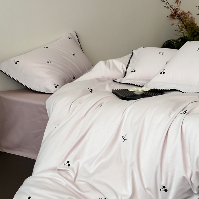 91家纺网 家纺一手货源 找家纺 时亿家居 2025新款亲肤舒适黑樱梦境磨毛款四件套 磨毛紫色