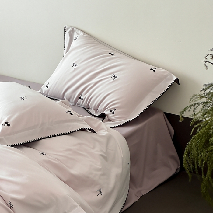 91家纺网 家纺一手货源 找家纺 时亿家居 2025新款亲肤舒适黑樱梦境磨毛款四件套 磨毛紫色