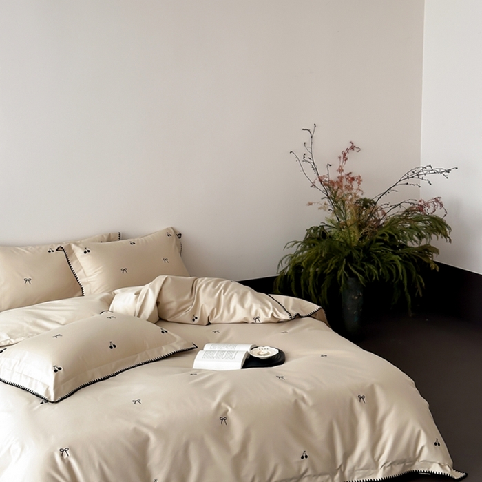 91家纺网 家纺一手货源 找家纺 时亿家居 2025新款亲肤舒适黑樱梦境磨毛款四件套 磨毛香槟