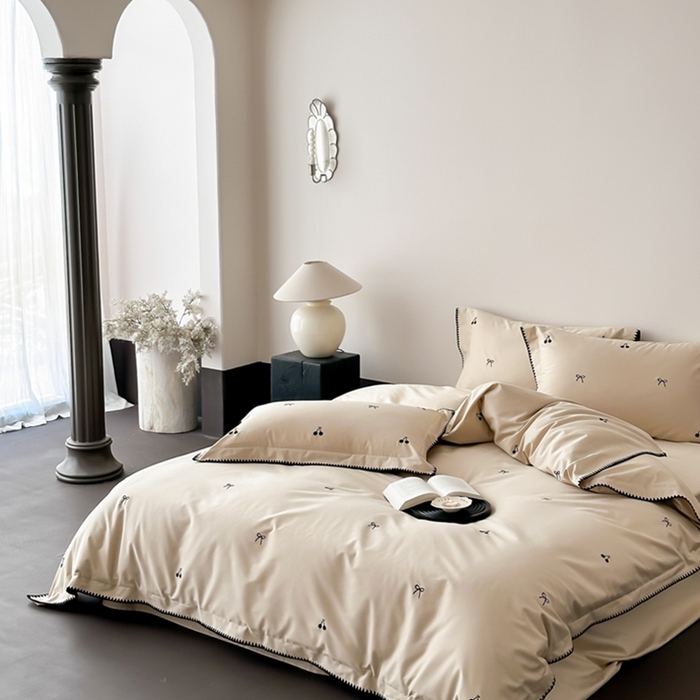 91家纺网 家纺一手货源 找家纺 时亿家居 2025新款亲肤舒适黑樱梦境磨毛款四件套 磨毛香槟