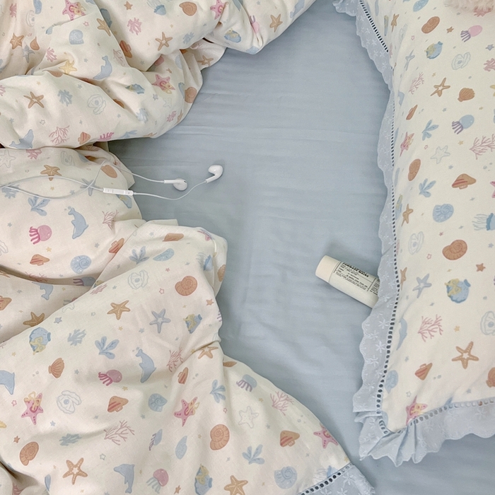 91家纺网 家纺一手货源 找家纺 荣轩2025新款全棉双层纱镂空花边工艺款四件套（铺床版）星星水母