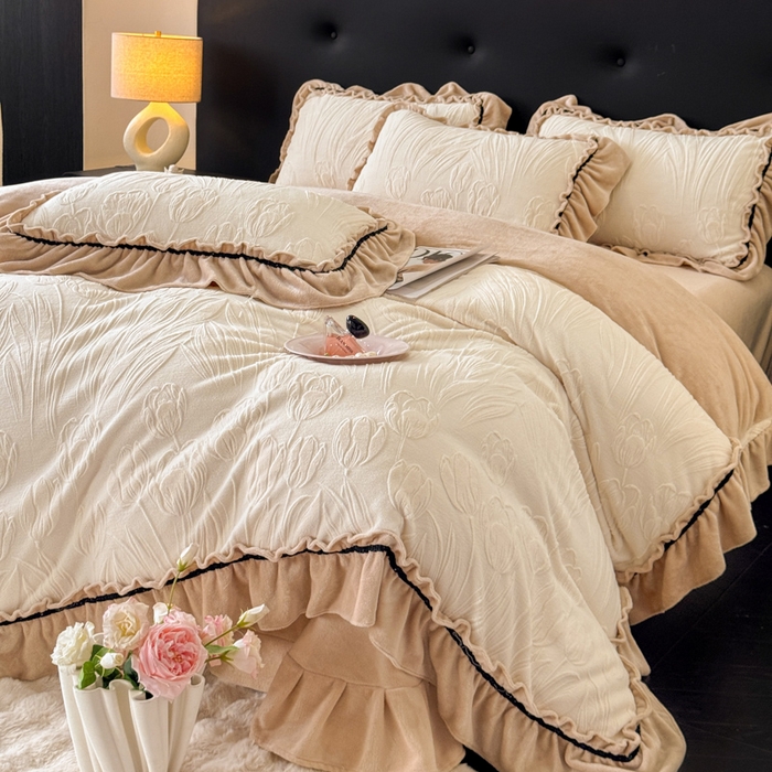 91家纺网 家纺一手货源 找家纺 （总）绘萱家居 2025新款100%全棉床裙款斜纹印花四件套