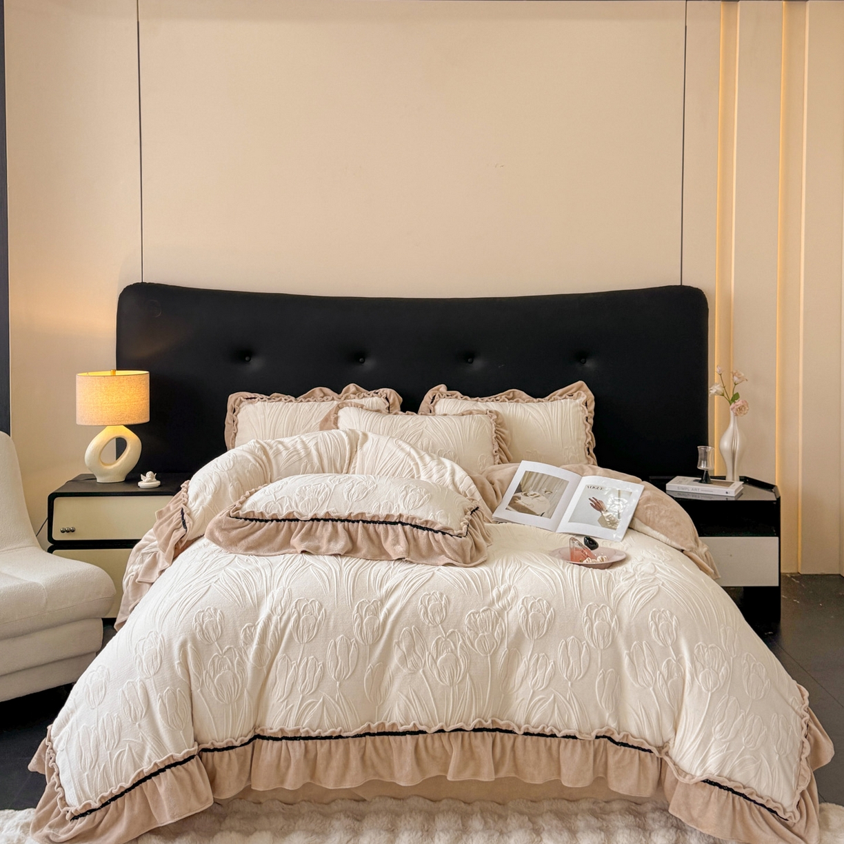 91家纺网 家纺一手货源 找家纺 （总）绘萱家居 2025新款新品爆款高密消光织带花边款雕花牛奶绒四件套