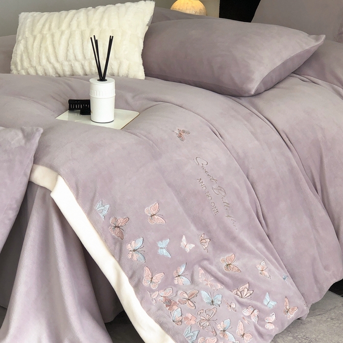 91家纺网 家纺一手货源 找家纺 （总）新印象 2025秋冬新款宽边高克重牛奶绒绣花款四件套