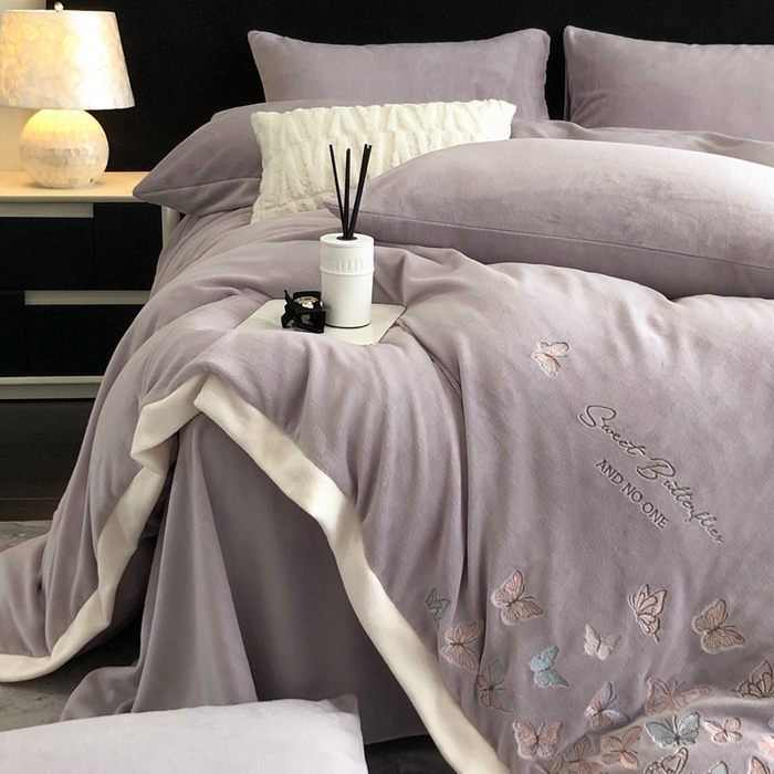 91家纺网 家纺一手货源 找家纺 （总）新印象 2025秋冬新款宽边高克重牛奶绒绣花款四件套