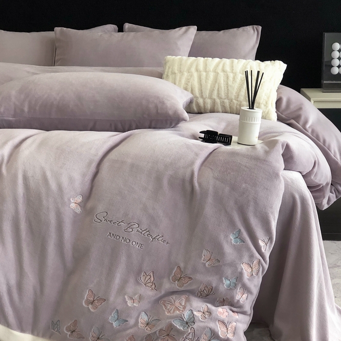 91家纺网 家纺一手货源 找家纺 （总）新印象 2025秋冬新款宽边高克重牛奶绒绣花款四件套