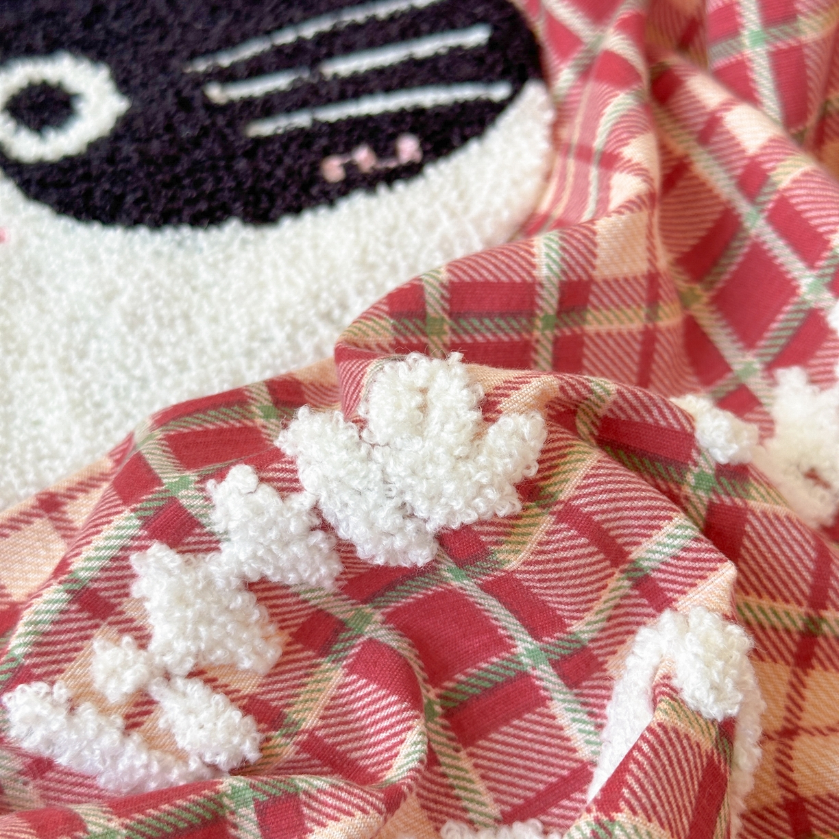 91家纺网 家纺一手货源 找家纺 一霖家纺 2025新款高克重云朵棉毛巾绣床笠 小红书热推 床笠款毛巾绣-大脸猫