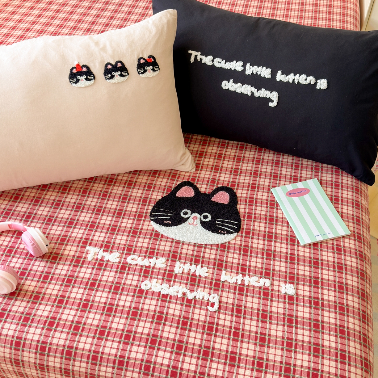 91家纺网 家纺一手货源 找家纺 一霖家纺 2025新款高克重云朵棉毛巾绣床笠 小红书热推 床笠款毛巾绣-大脸猫