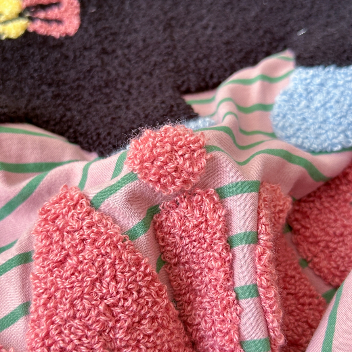 91家纺网 家纺一手货源 找家纺 一霖家纺 2025新款高克重云朵棉毛巾绣床笠 小红书热推 床笠款毛巾绣-哈基米