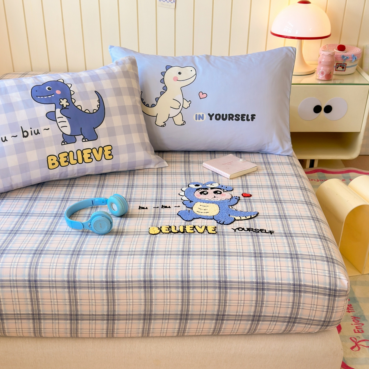 91家纺网 家纺一手货源 找家纺 一霖家纺 2025新款高克重云朵棉毛巾绣床笠 小红书热推 床笠款毛巾绣-恐龙小新