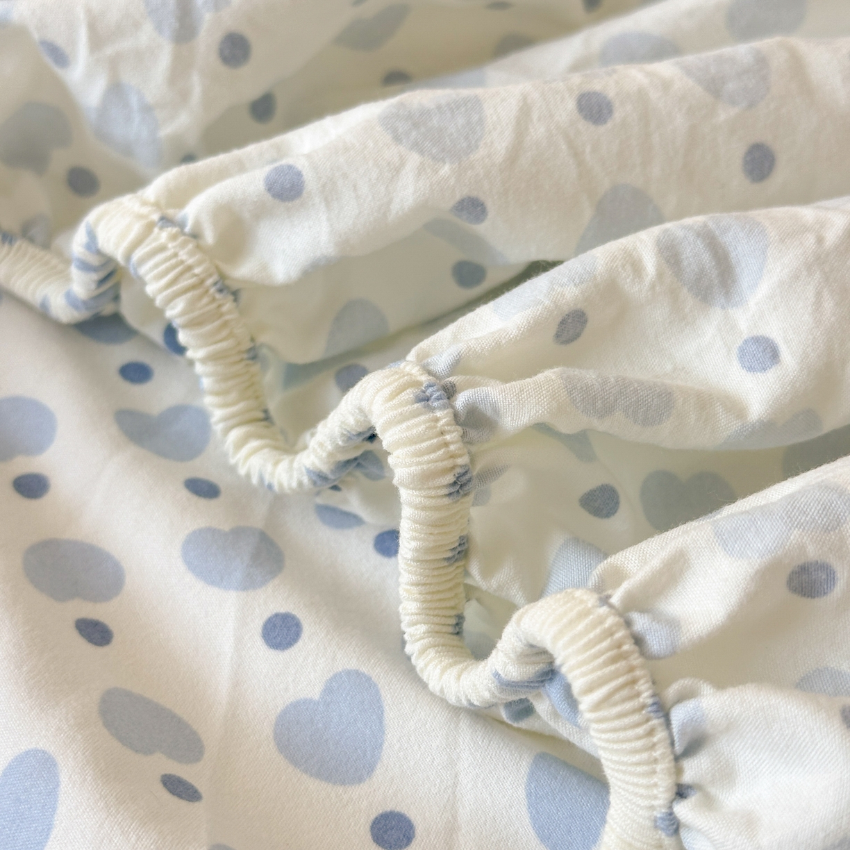 91家纺网 家纺一手货源 找家纺 一霖家纺 2025新款高克重云朵棉毛巾绣床笠 小红书热推 床笠款毛巾绣-麻将小狗